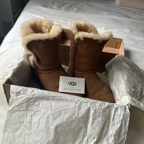 UGG CHESTNUT BAILEY BUTTON II - Picture 3 of 6